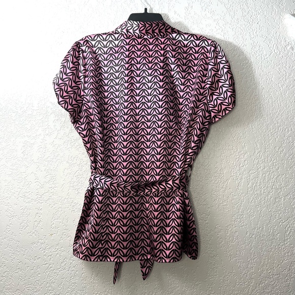 Dress Barn Pink Black Print button up Front tie Short Sleeve Casual Blouse L - Picture 3 of 7
